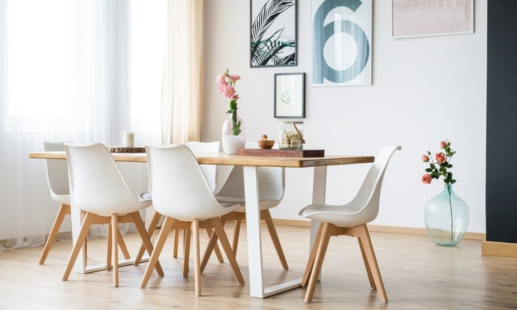 balts skandinavu stila edamistabas galds